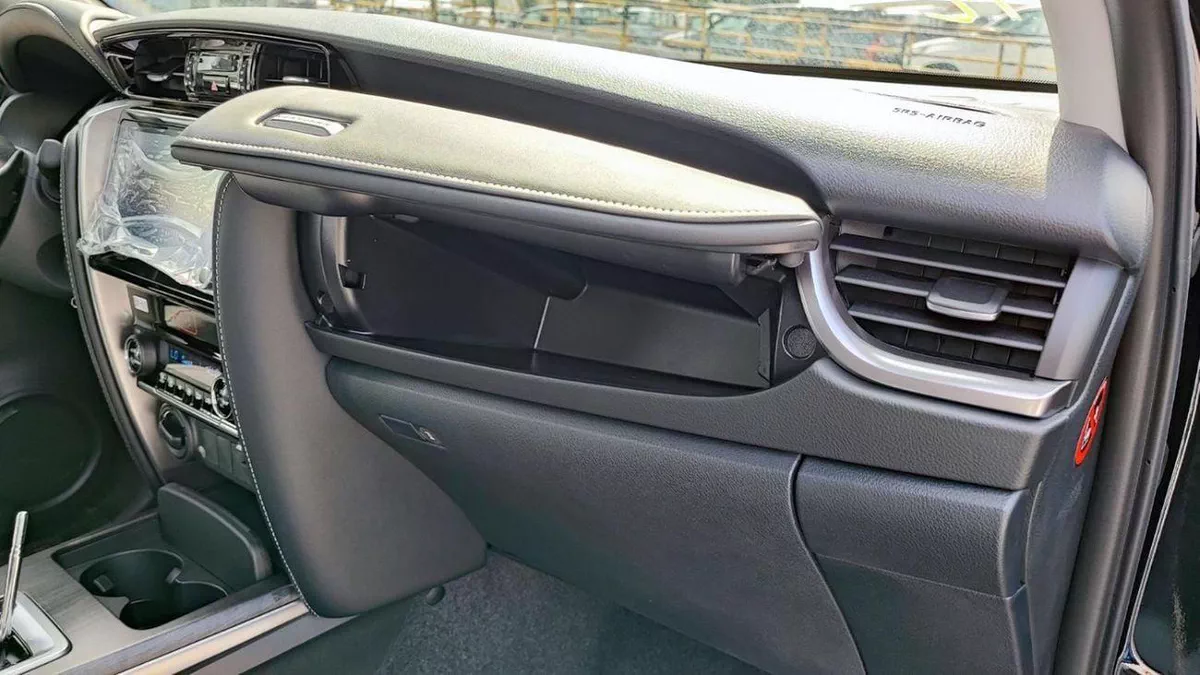 Toyota Fortuner EXR Toyota Fortuner / 2.4L V4 Diesel /  Climate Control / Only for Africa Special Price-15-0