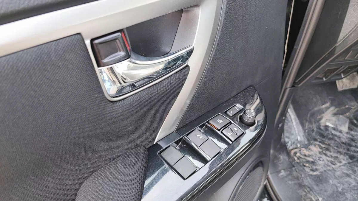Toyota Fortuner EXR Toyota Fortuner / 2.4L V4 Diesel /  Climate Control / Only for Africa Special Price-19-0