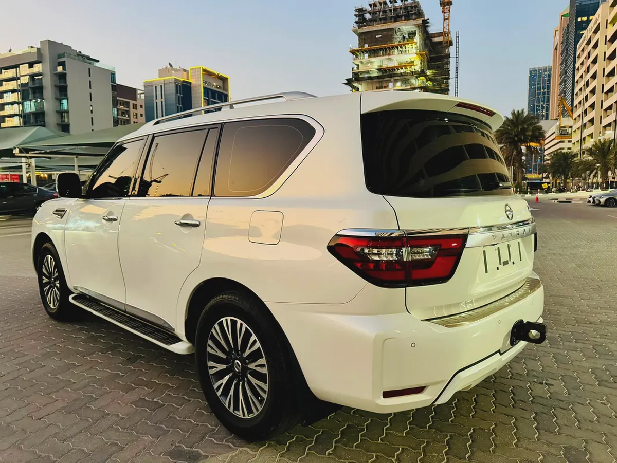 Nissan Patrol 2020 LE Platinum - GCC Specs - Cash, Bank with zero Dp & Without bank-3-3