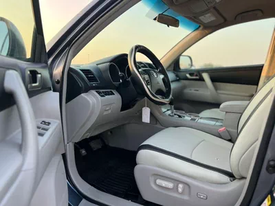 Toyota Highlander  2013 Toyota Highlander MidOption - 2 .7L V4-  Rear Camera - 7 Leather Seats-11