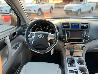 Toyota Highlander  2013 Toyota Highlander MidOption - 2 .7L V4-  Rear Camera - 7 Leather Seats-14