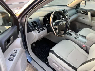 Toyota Highlander  2013 Toyota Highlander MidOption - 2 .7L V4-  Rear Camera - 7 Leather Seats-16