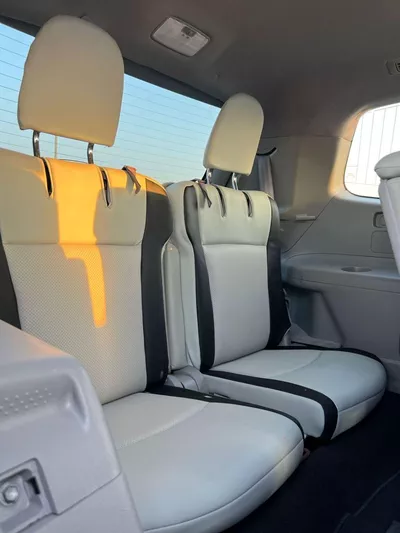 Toyota Highlander  2013 Toyota Highlander MidOption - 2 .7L V4-  Rear Camera - 7 Leather Seats-19