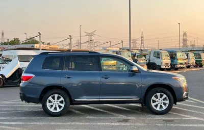 Toyota Highlander  2013 Toyota Highlander MidOption - 2 .7L V4-  Rear Camera - 7 Leather Seats-4