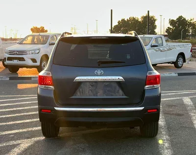 Toyota Highlander  2013 Toyota Highlander MidOption - 2 .7L V4-  Rear Camera - 7 Leather Seats-7