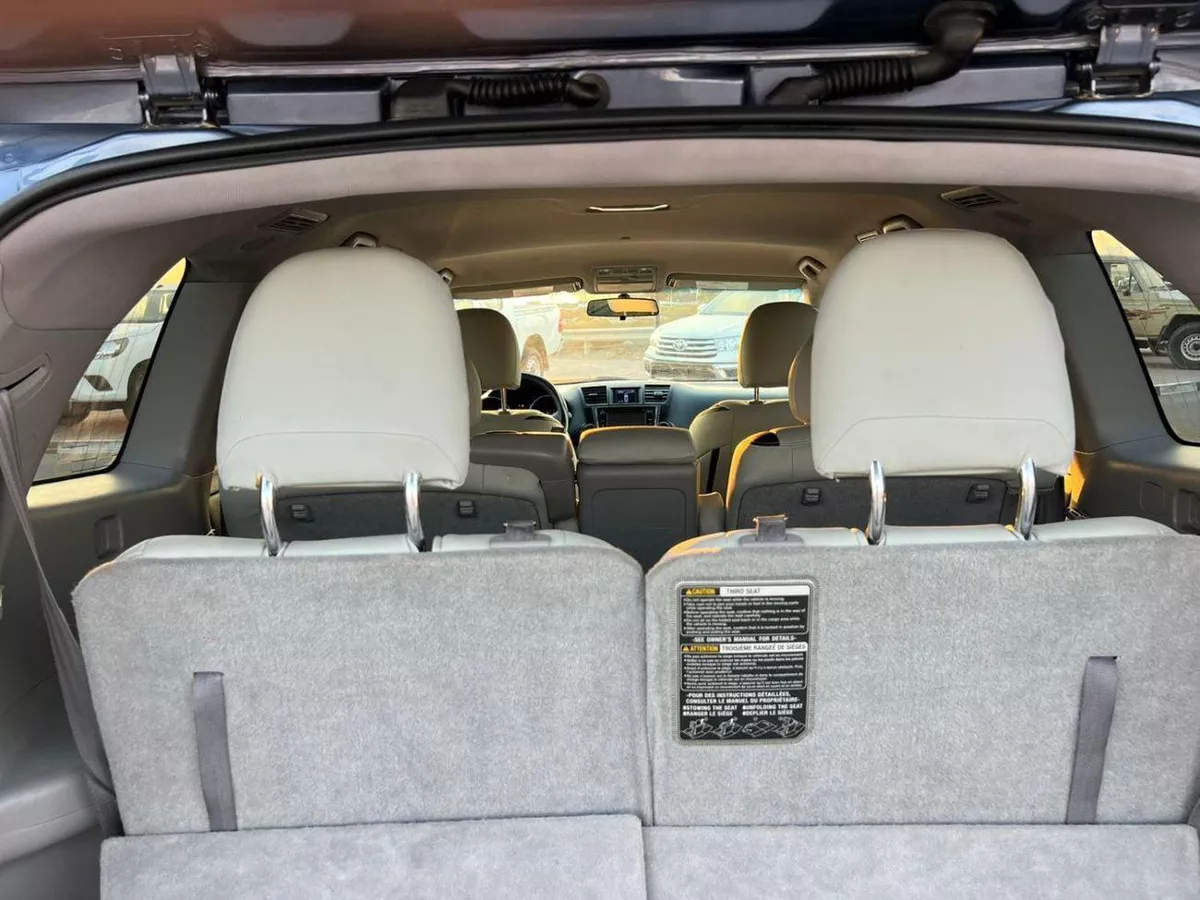 Toyota Highlander  2013 Toyota Highlander MidOption - 2 .7L V4-  Rear Camera - 7 Leather Seats-18-0