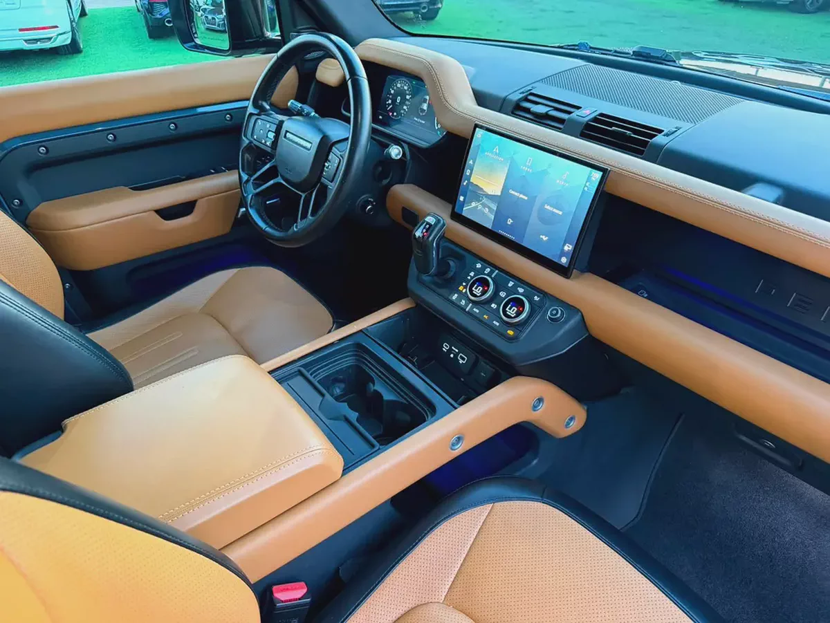 (2022) LAND ROVER DEFENDER //P400// GCC FULL OPTION -EXCELLENT CONDITION--15-15
