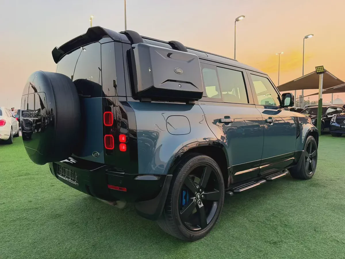 (2022) LAND ROVER DEFENDER //P400// GCC FULL OPTION -EXCELLENT CONDITION--4-4