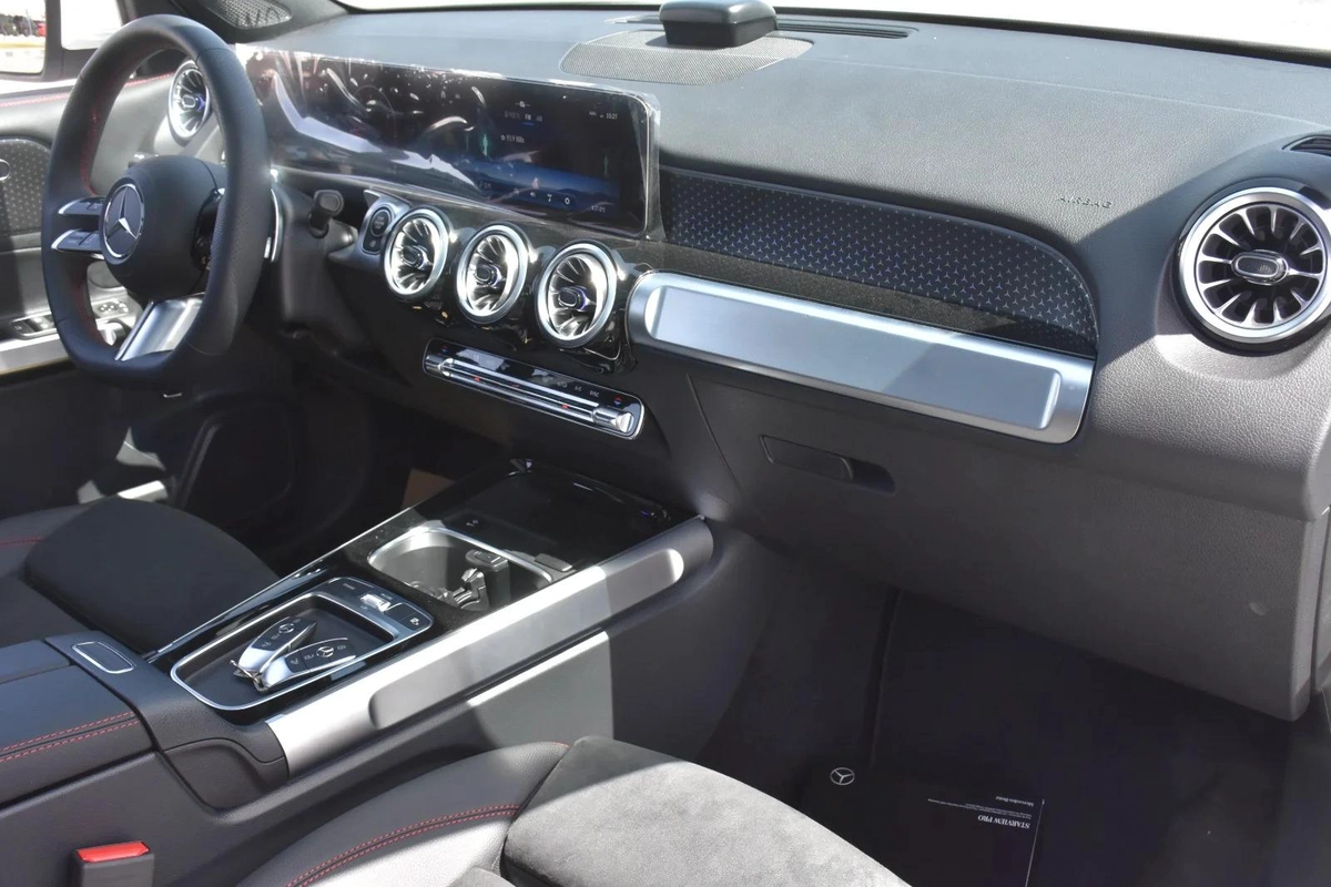 MERCEDES BENZ GLB250 AMG 4MATIC 2025 | WHITE-6-6