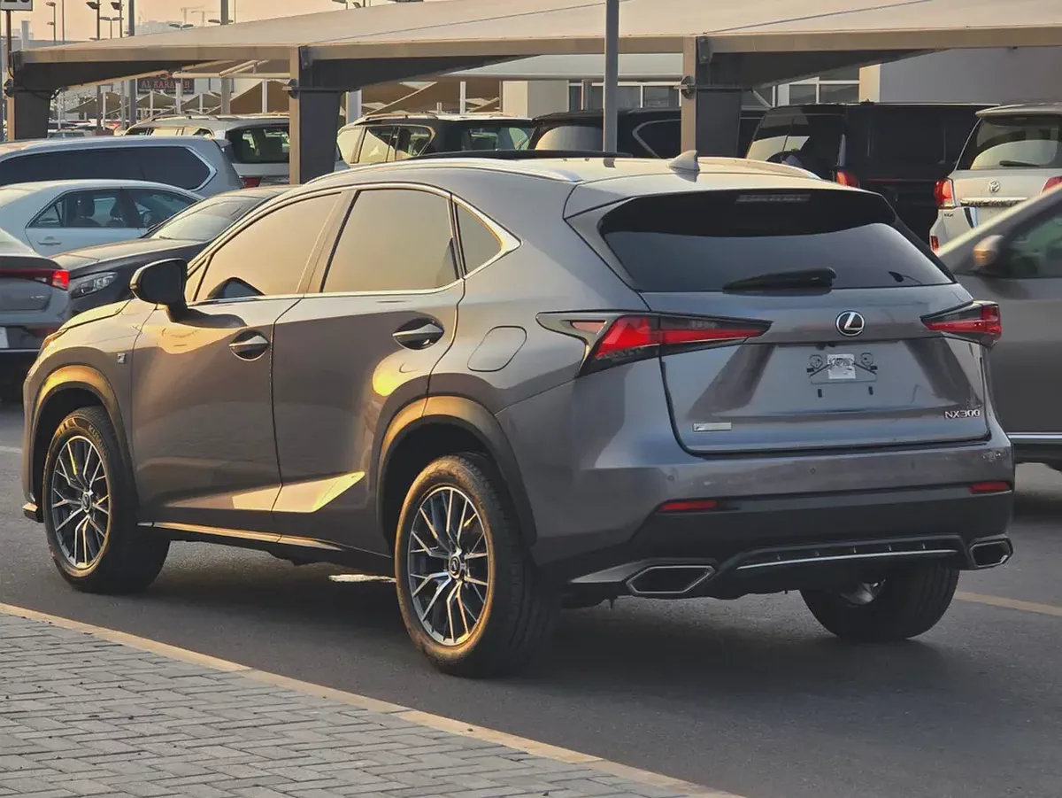 لكزس NX 300 F SPORT 2020 فل اوبشن بحالة جيدة-5-5