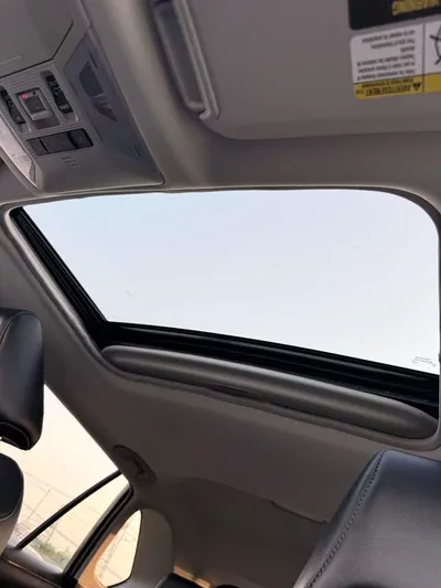 Toyota RAV4 XLE premium 2.5L-9