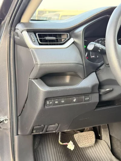 Toyota RAV4 XLE premium 2.5L-10