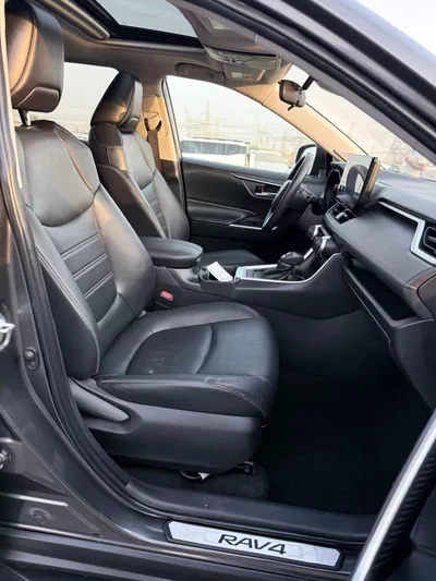 Toyota RAV4 XLE premium 2.5L-13
