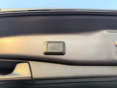 Toyota RAV4 XLE premium 2.5L-18