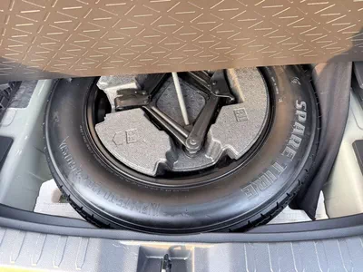 Toyota RAV4 XLE premium 2.5L-19