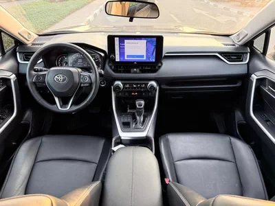 Toyota RAV4 XLE premium 2.5L-4