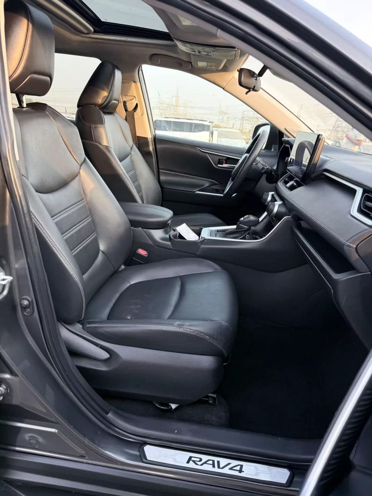 Toyota RAV4 XLE premium 2.5L-13-0