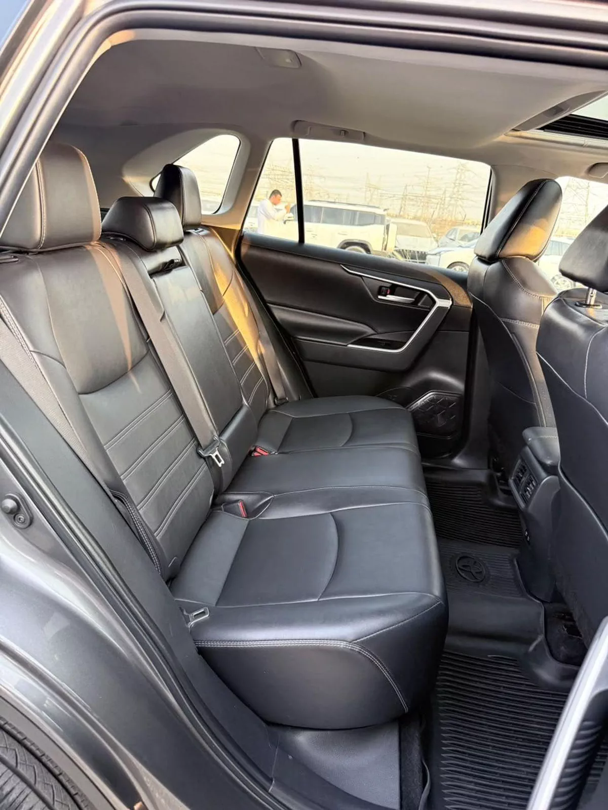 Toyota RAV4 XLE premium 2.5L-14-0