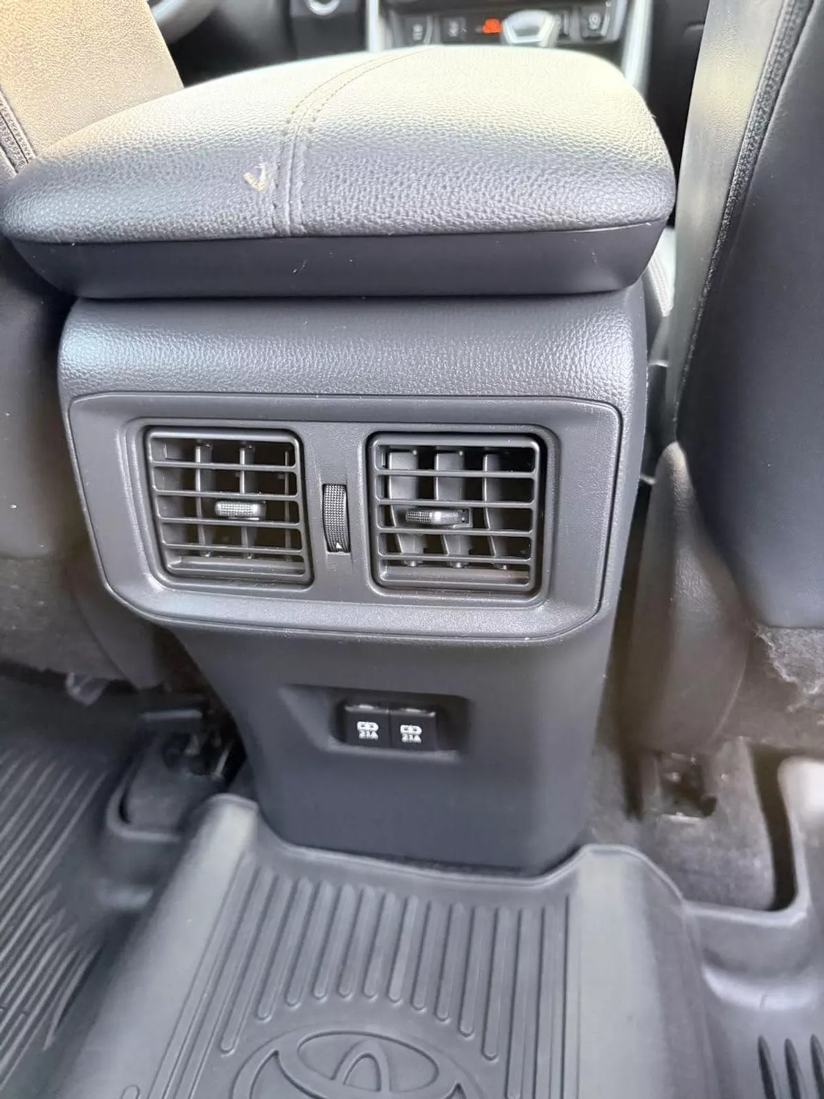 Toyota RAV4 XLE premium 2.5L-15-0