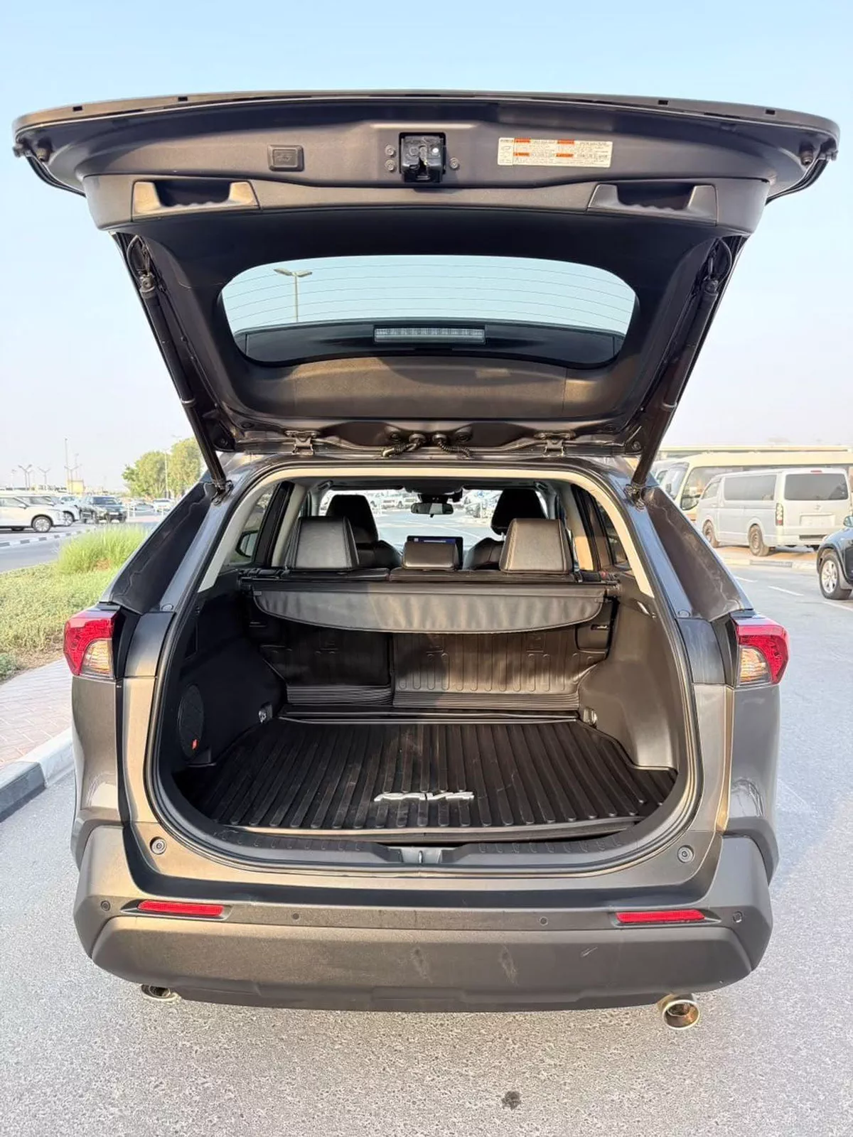 Toyota RAV4 XLE premium 2.5L-20-0