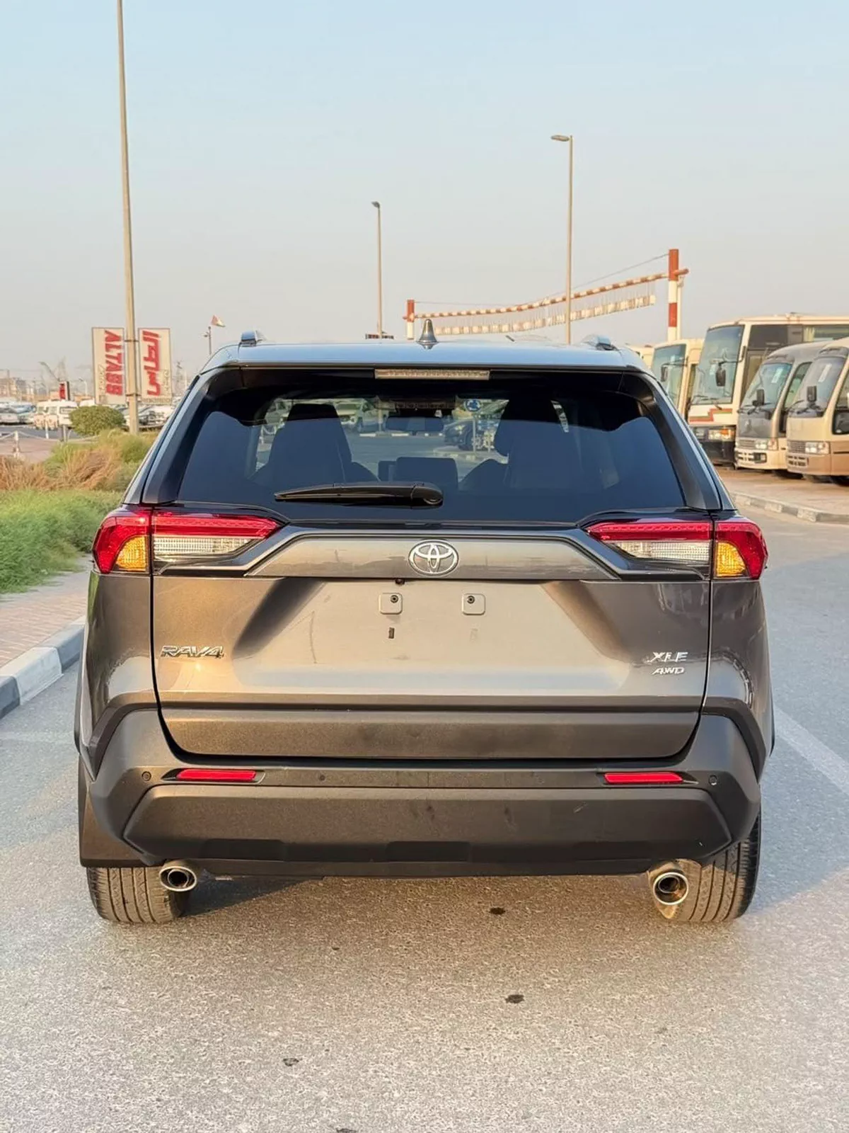 Toyota RAV4 XLE premium 2.5L-3-0