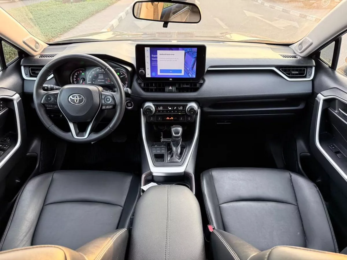 Toyota RAV4 XLE premium 2.5L-4-0