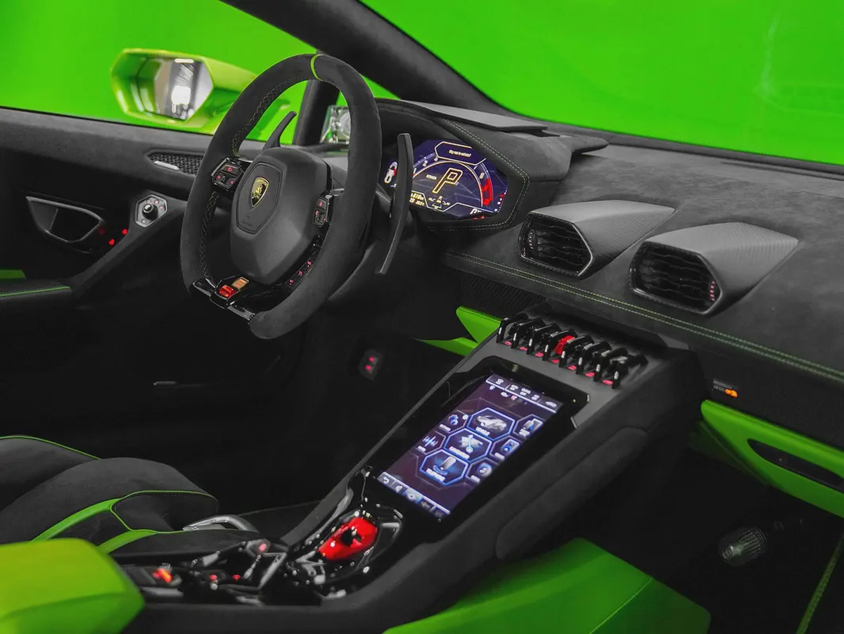 Only 413 Km Extended Interior and Exterior Carbon Package Tecnica 2023 : SWAP your car to grab it