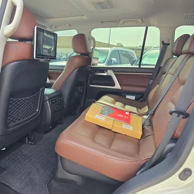 Toyota Land Cruiser VXR V8 5.7 GRAND TOURING-6