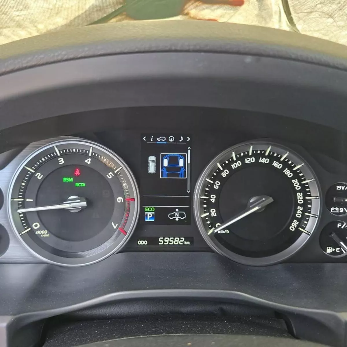 Toyota Land Cruiser VXR V8 5.7 GRAND TOURING-2-0