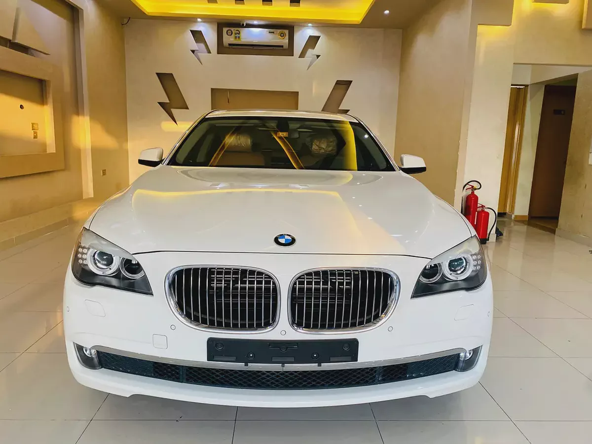 للبيع BMW 739LI موديل 2012 مواصفات خليجية 25000 km