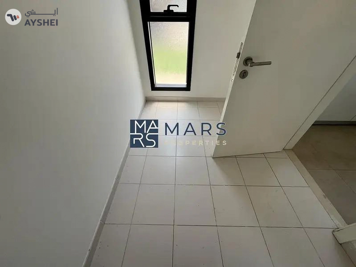 End Unit Villa With Study Room in Excellent Community-12-12