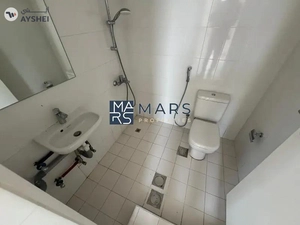End Unit Villa With Study Room in Excellent Community