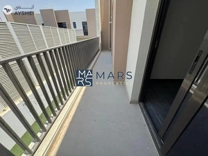 End Unit Villa With Study Room in Excellent Community