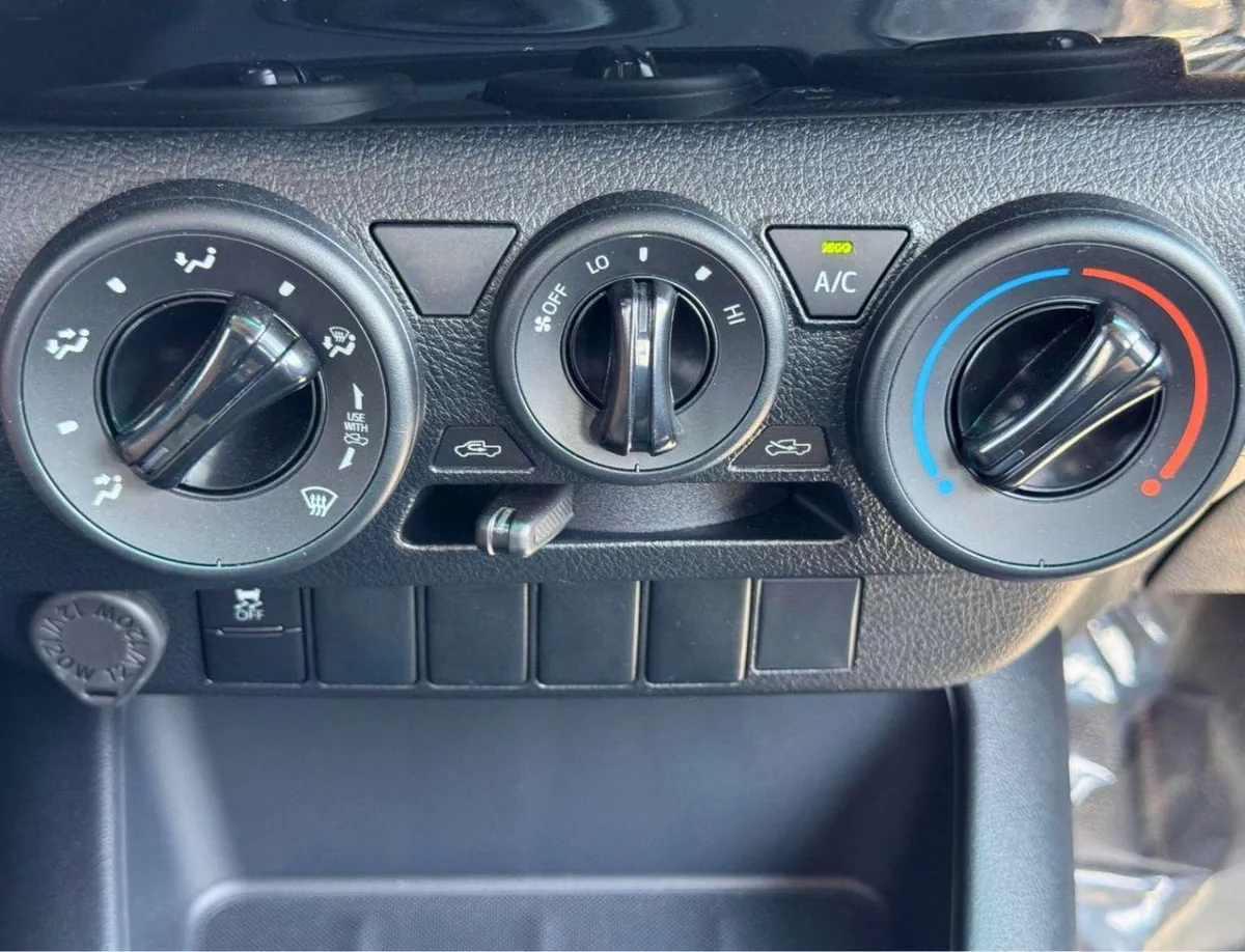Toyota Hilux TOYOTA HILUX NARROW BODY || DOUBLE CABIN | BASIC 5SEATER | DIESEL 2.4L MT 4WD (CODE # HDB5B) GRAY 20-13-0