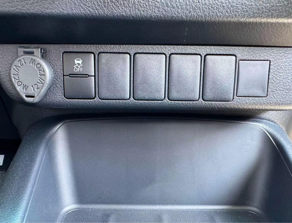 Toyota Hilux TOYOTA HILUX NARROW BODY || DOUBLE CABIN | BASIC 5SEATER | DIESEL 2.4L MT 4WD (CODE # HDB5B) GRAY 20-15-0