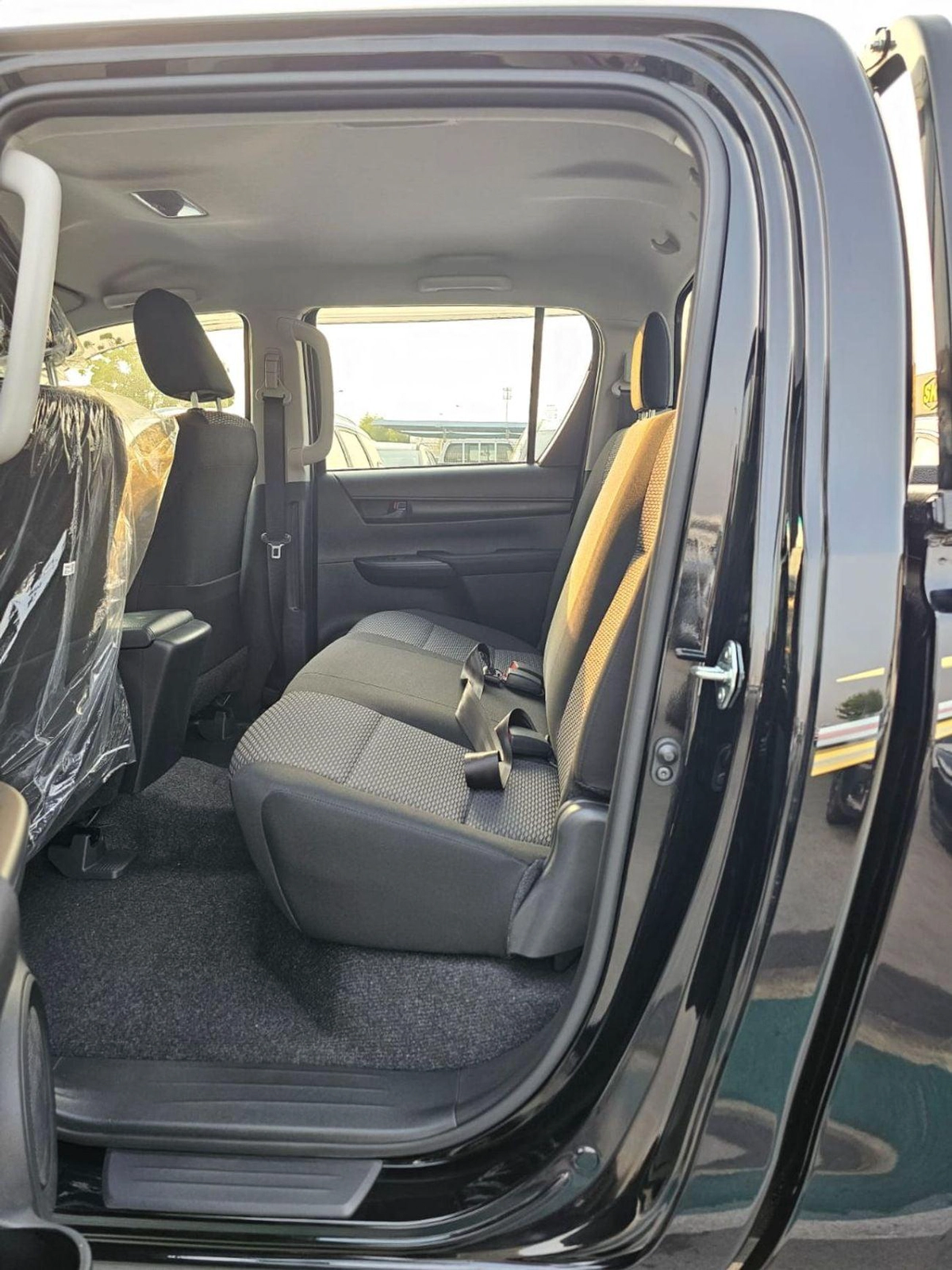 Toyota Hilux NARROW BODY BASIC || DOUBLE CABIN / 2.7L PETROL V4 A/T / BED LINER | WINDOW VISOR | REAL CHROME BUMP-13-0