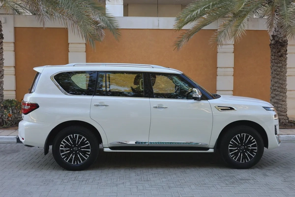 PATROL V6 SE PLATINUM - GCC SPECS - PPF - WARRANTY AND SERVICE - ACCIDENT FREE -