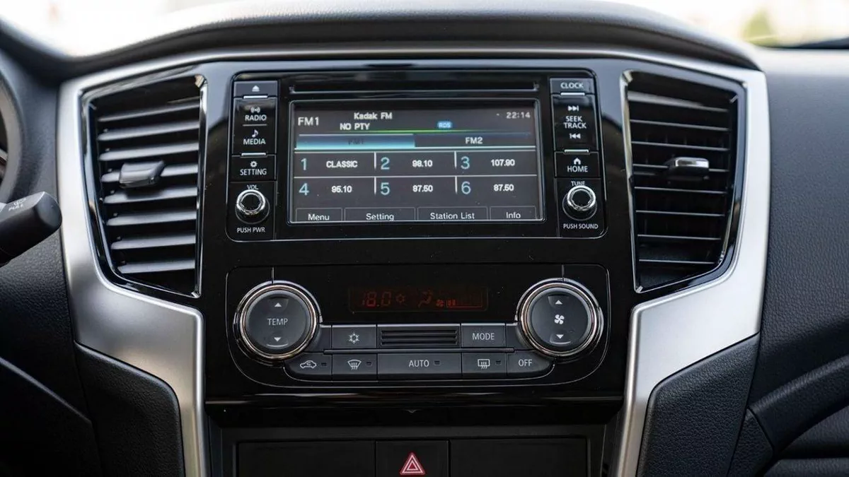 Mitsubishi L200 GLX Mitsubishi L200 Sportero 2.4L Diesel 4x4 2023-11-0