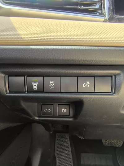 Toyota Camry LE 2025 E 2.5L-11
