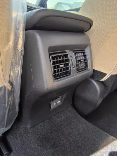 Toyota Camry LE 2025 E 2.5L-13