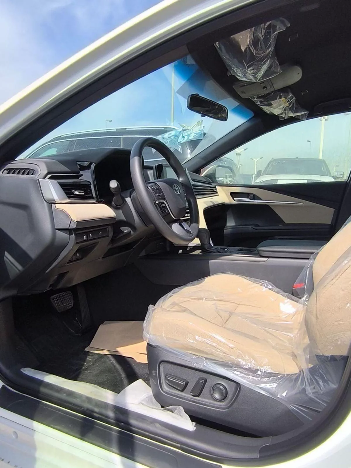 Toyota Camry LE 2025 E 2.5L-9-0