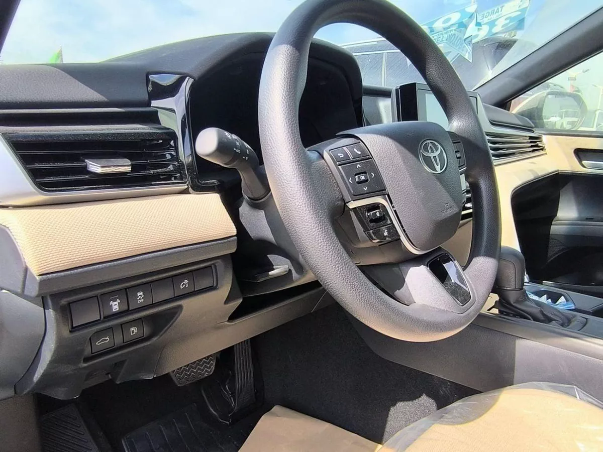 Toyota Camry LE 2025 E 2.5L-8-0