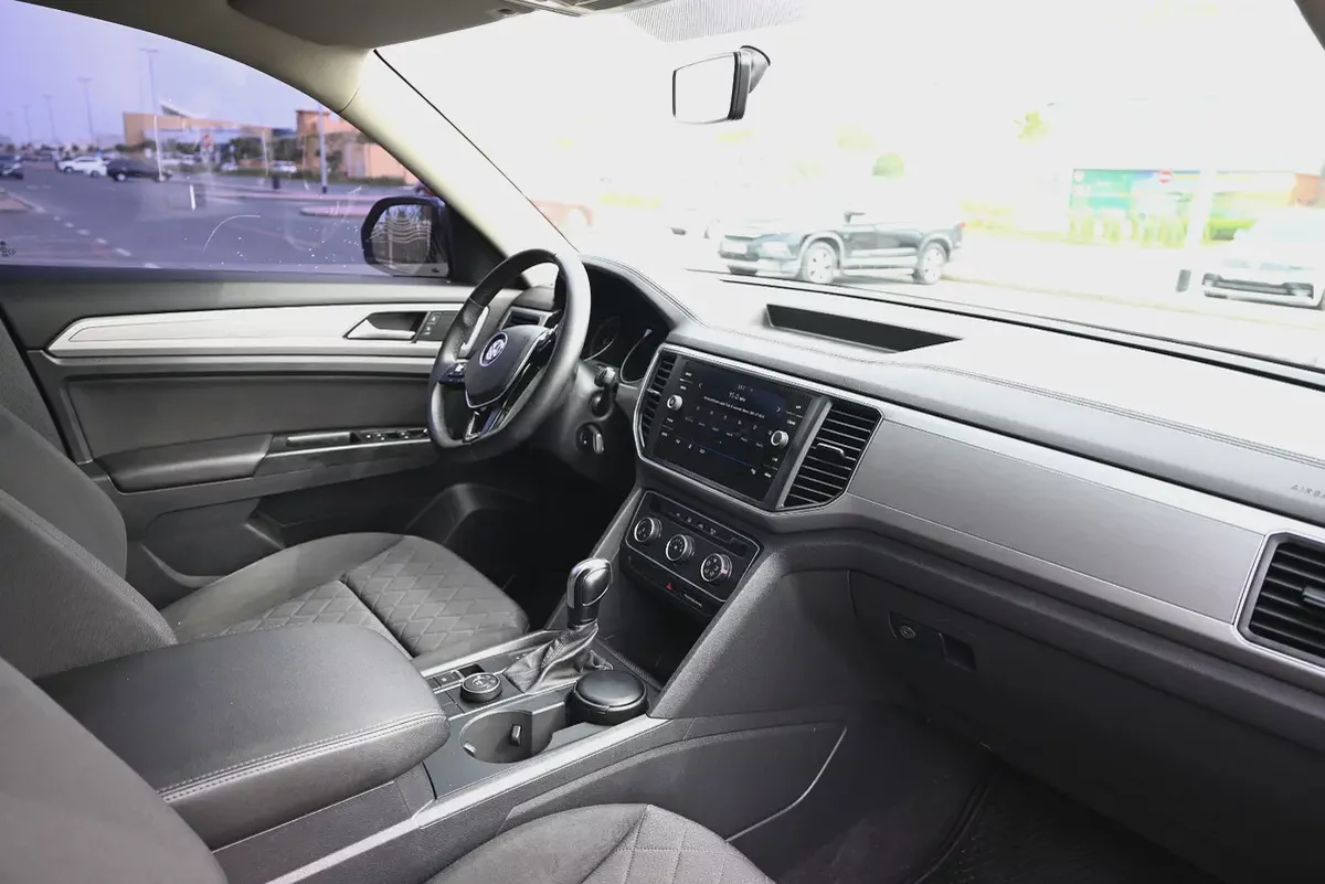 0% DP - GCC SPECS - VOLKSWAGEN TERAMONT 3.6L 4WD - FIRST OWNER - TOP SPECS-10-10
