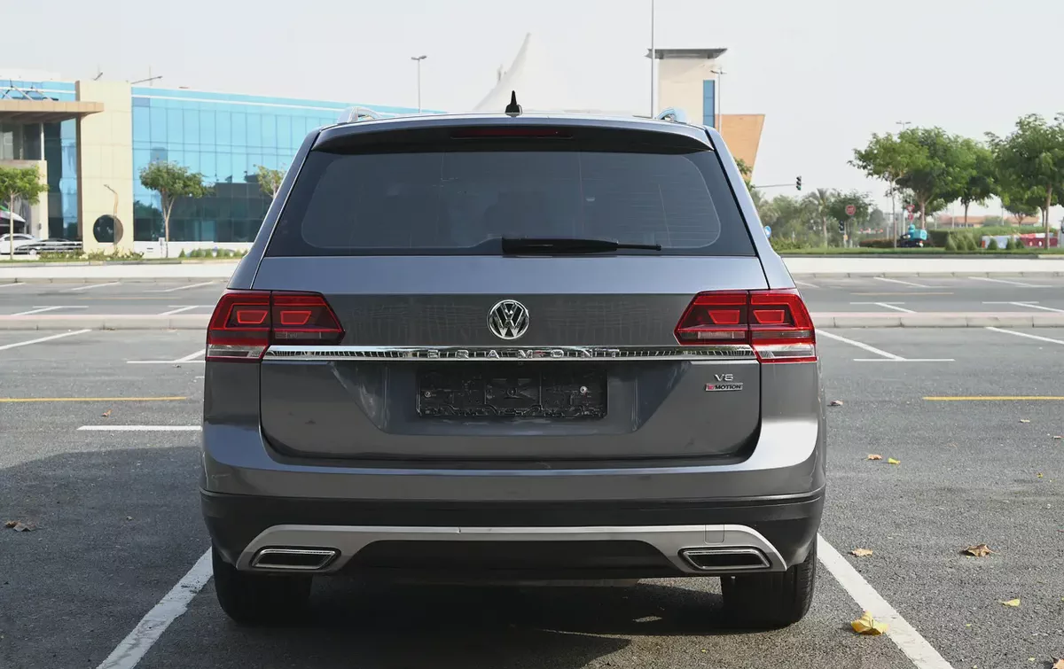 0% DP - GCC SPECS - VOLKSWAGEN TERAMONT 3.6L 4WD - FIRST OWNER - TOP SPECS-3-3