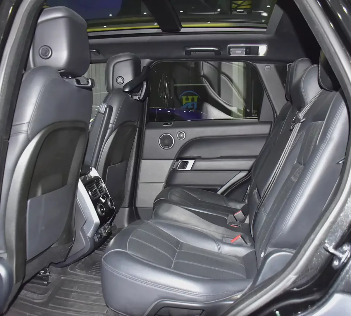 AED 2,161 EMi at 0% DP | Land Rover Range Rover Sport HSE ( 2021 Model ) in Black Color American Spe-17-17