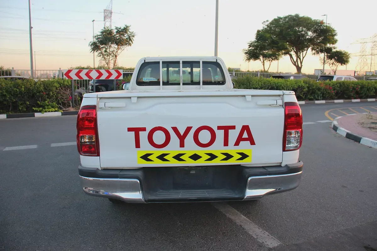 2023 Toyota Hilux Single Cab GL GCC Specs-3-3