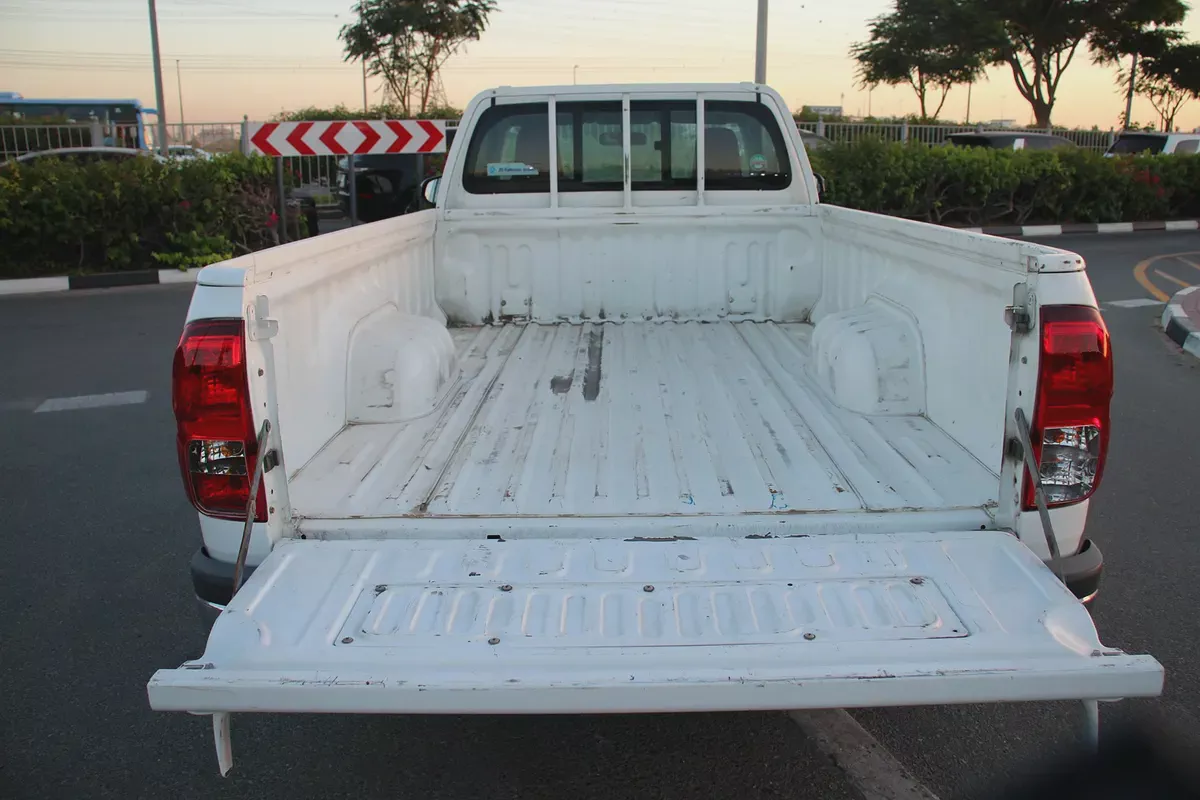 2023 Toyota Hilux Single Cab GL GCC Specs-8-8