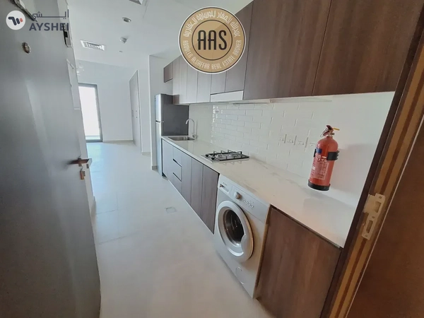 Luxurious Huge Studio Flat With Chiller Free