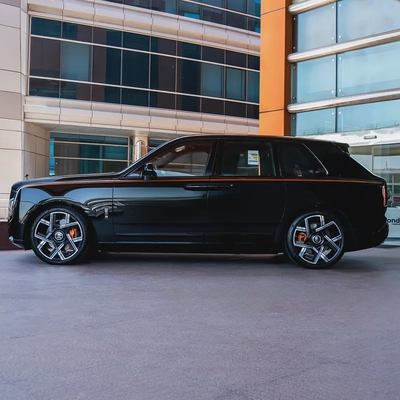 2025 Rolls-Royce Cullinan Black Badge | GCC Specs | 6000KM With Warranty + Service Contract-4