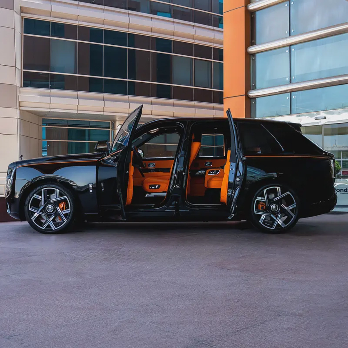 2025 Rolls-Royce Cullinan Black Badge | GCC Specs | 6000KM With Warranty + Service Contract-5-5